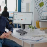 Intel NUC to zestaw komputerowy, który jest gotowy do użycia i łatwy w montażu.