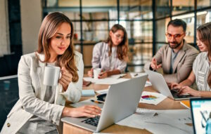 Najnowsza generacja Lenovo ThinkPad L13 przynosi ze sobą wiele nowości, które poprawiają jakość użytkowania i zwiększają wydajność laptopa